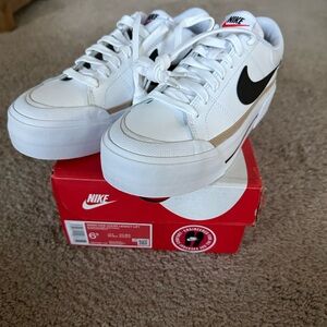 New in box Women’s 6.5 Nike court legacy lift white/black-Hemp-Team-orange